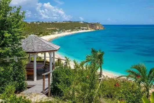Libellule, Terres Basses, path to Rouge Beach, St. Martin