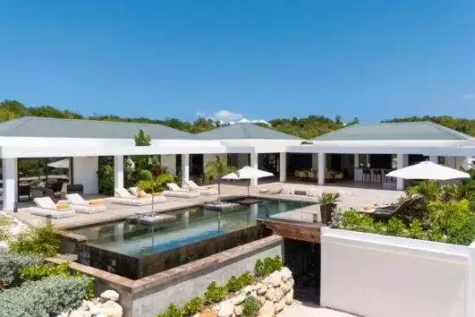 Villa Nuit Jade, hillside Terres Basses, St. Martin